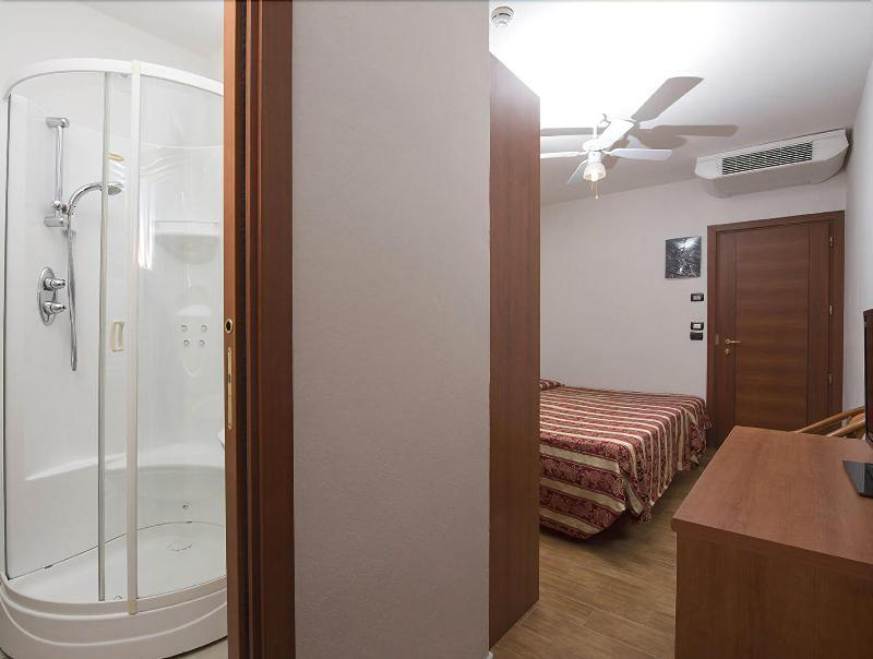 Hotel Villa Linda - Family Hotel - Nuova Costruzione Antisismica リッチョーネ エクステリア 写真