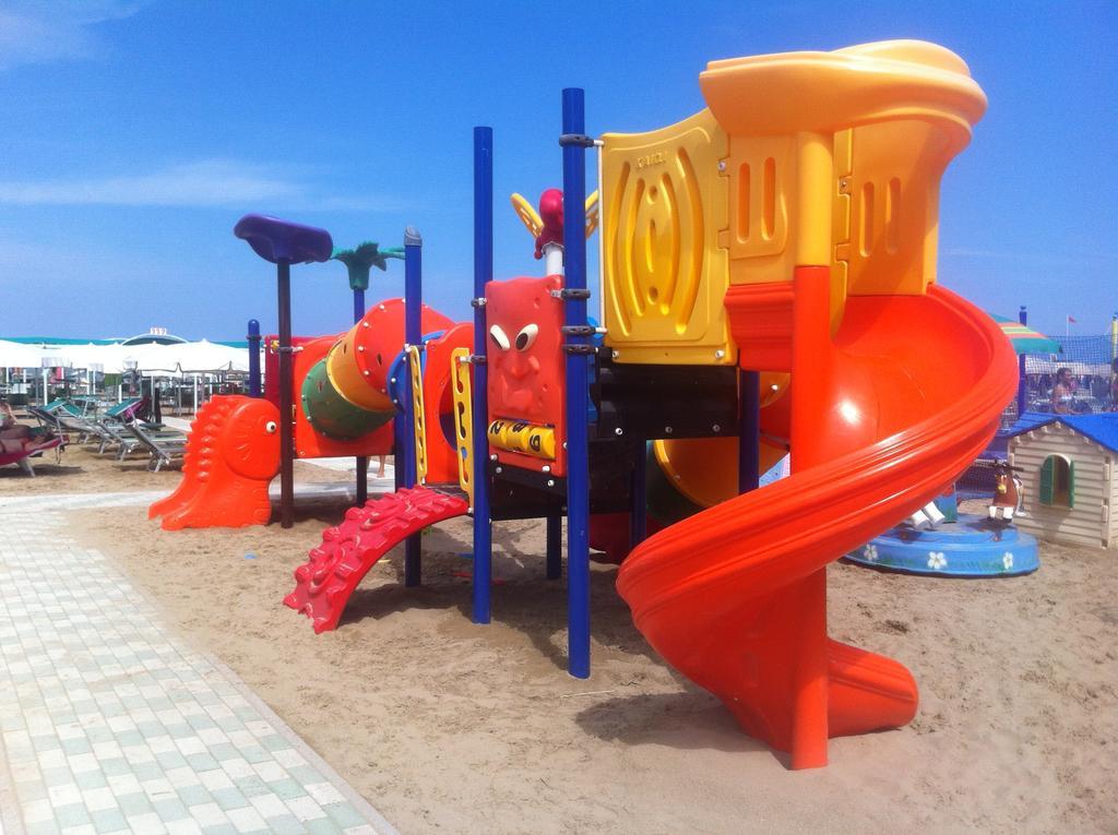 Hotel Villa Linda - Family Hotel - Nuova Costruzione Antisismica リッチョーネ エクステリア 写真