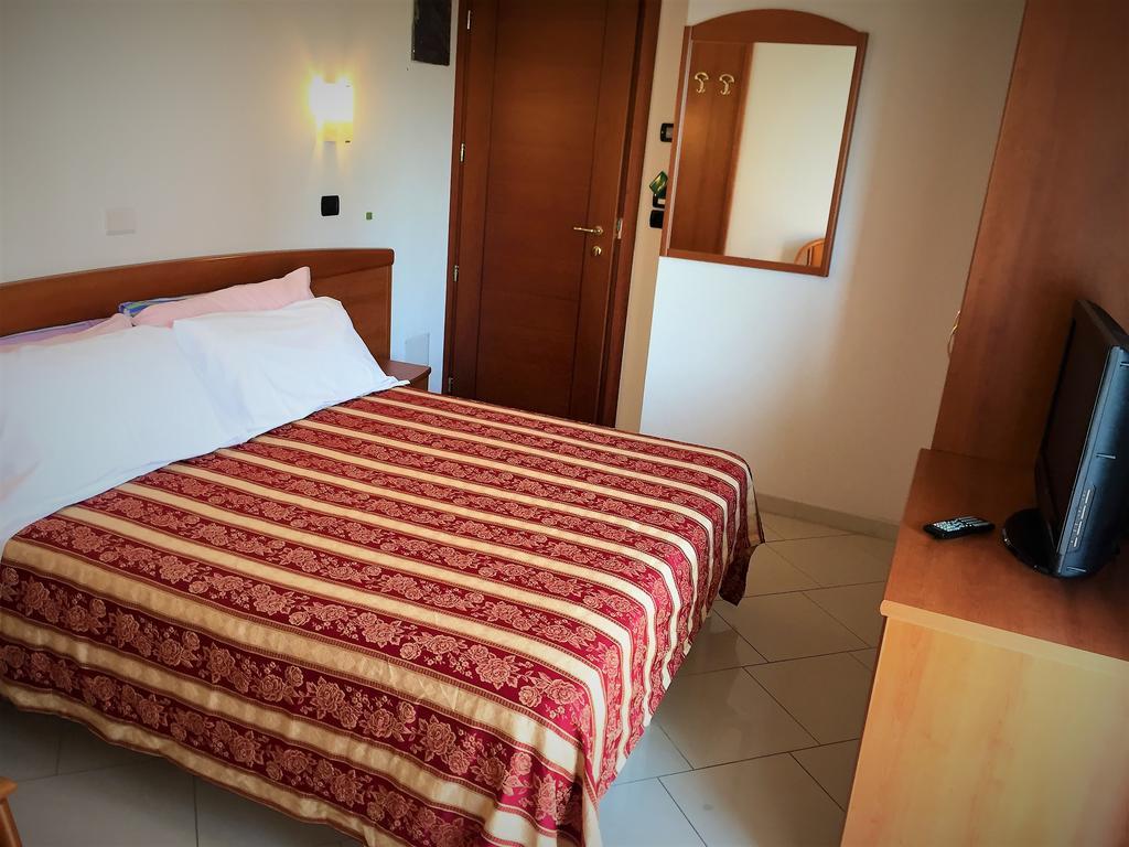 Hotel Villa Linda - Family Hotel - Nuova Costruzione Antisismica リッチョーネ エクステリア 写真