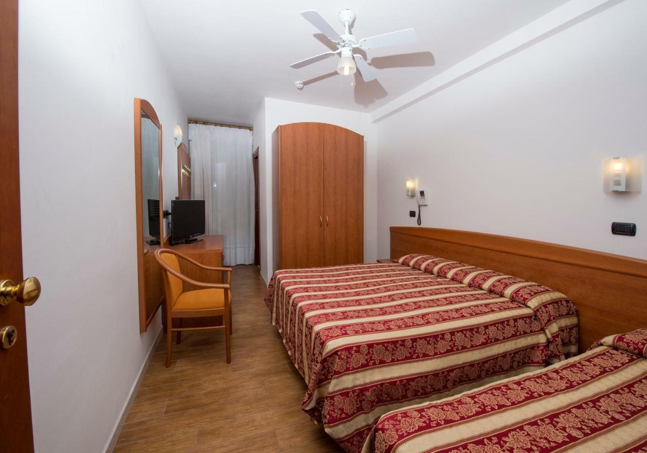 Hotel Villa Linda - Family Hotel - Nuova Costruzione Antisismica リッチョーネ エクステリア 写真